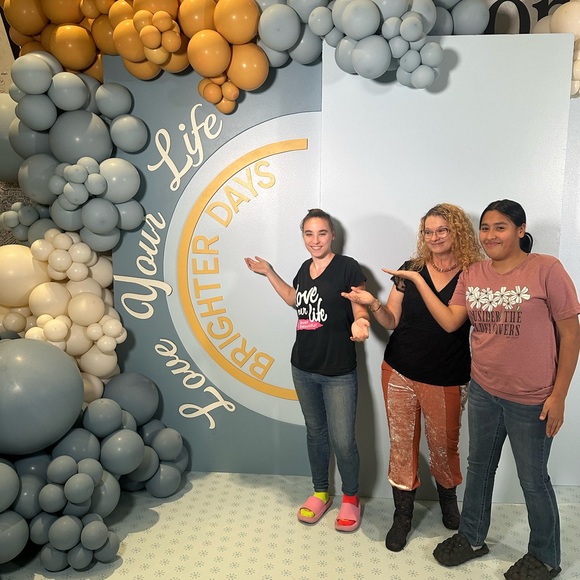 Meet your Posher, Lori - Picture 8 of 15